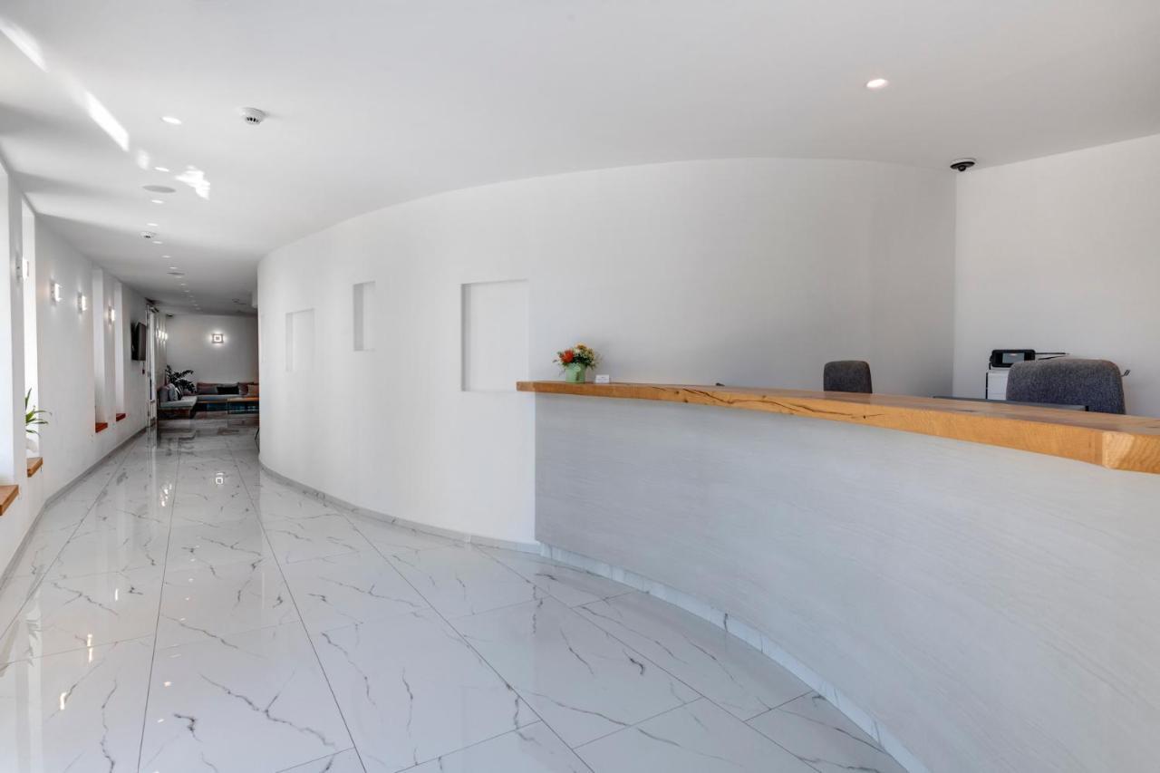 Makis Place Tourlos Bagian luar foto
